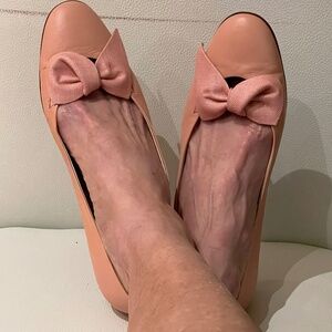 Ferragamo pink loafer ballet shoe with bow EUC